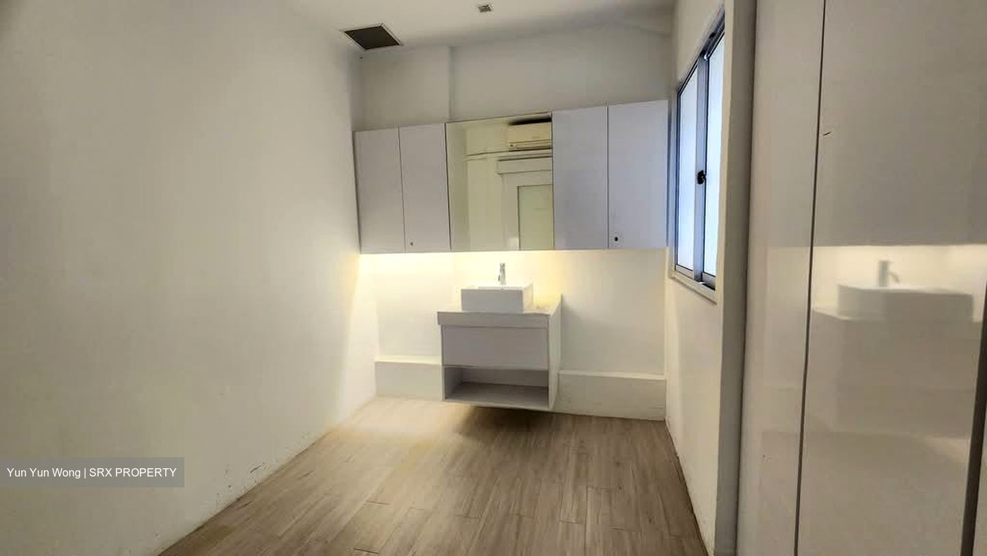 Ang Mo Kio Avenue 8 (D20), Shop House #601907541